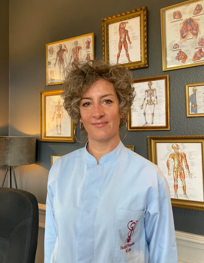 Portrait d'Estelle Colomban, étiopathe diplômée à Lyon